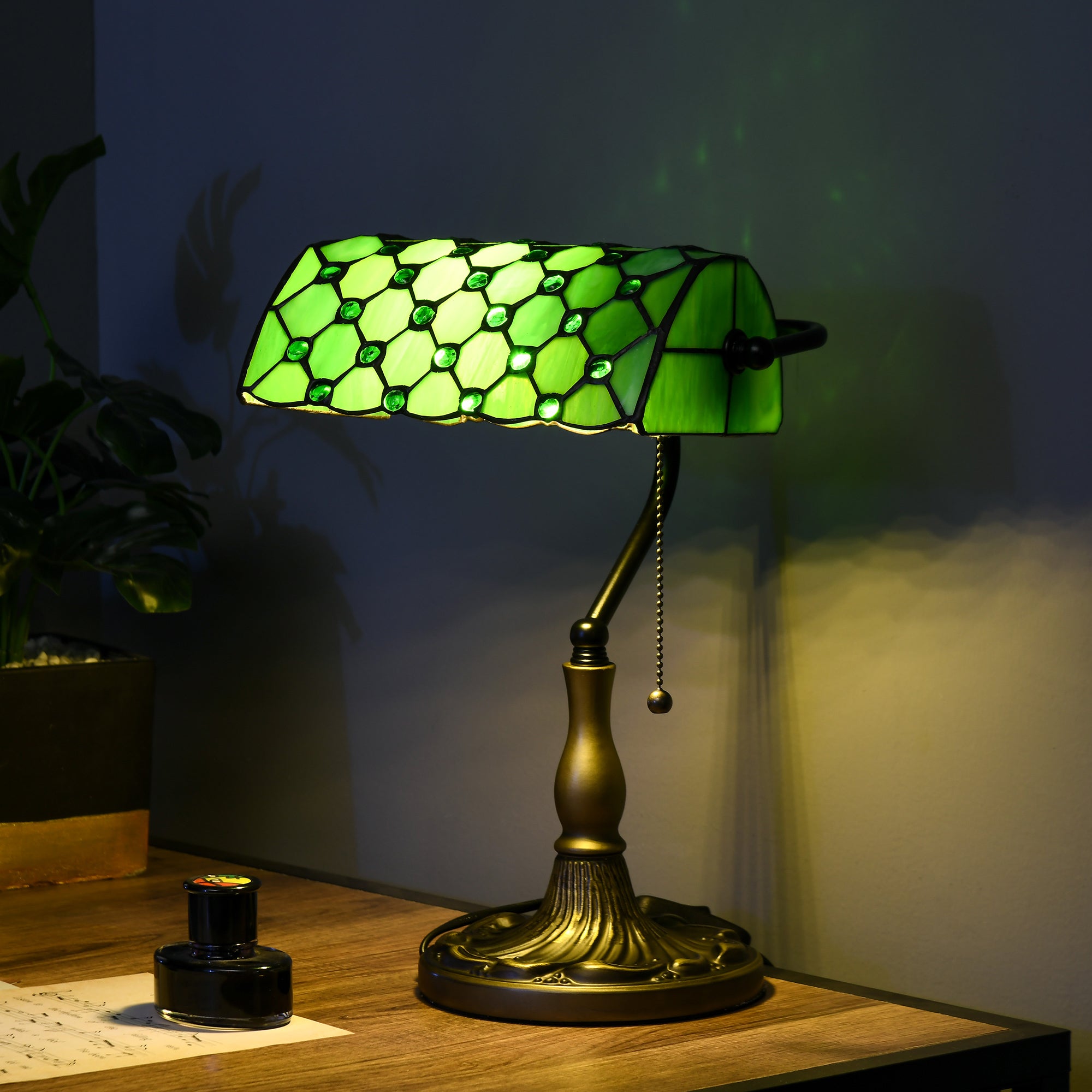 Stained Glass Table Lamp, Vintage Lamp With Green Handmade Shade, Metal Base, Antique Bedside Lamp For Bedroom Living Room Home Decoration