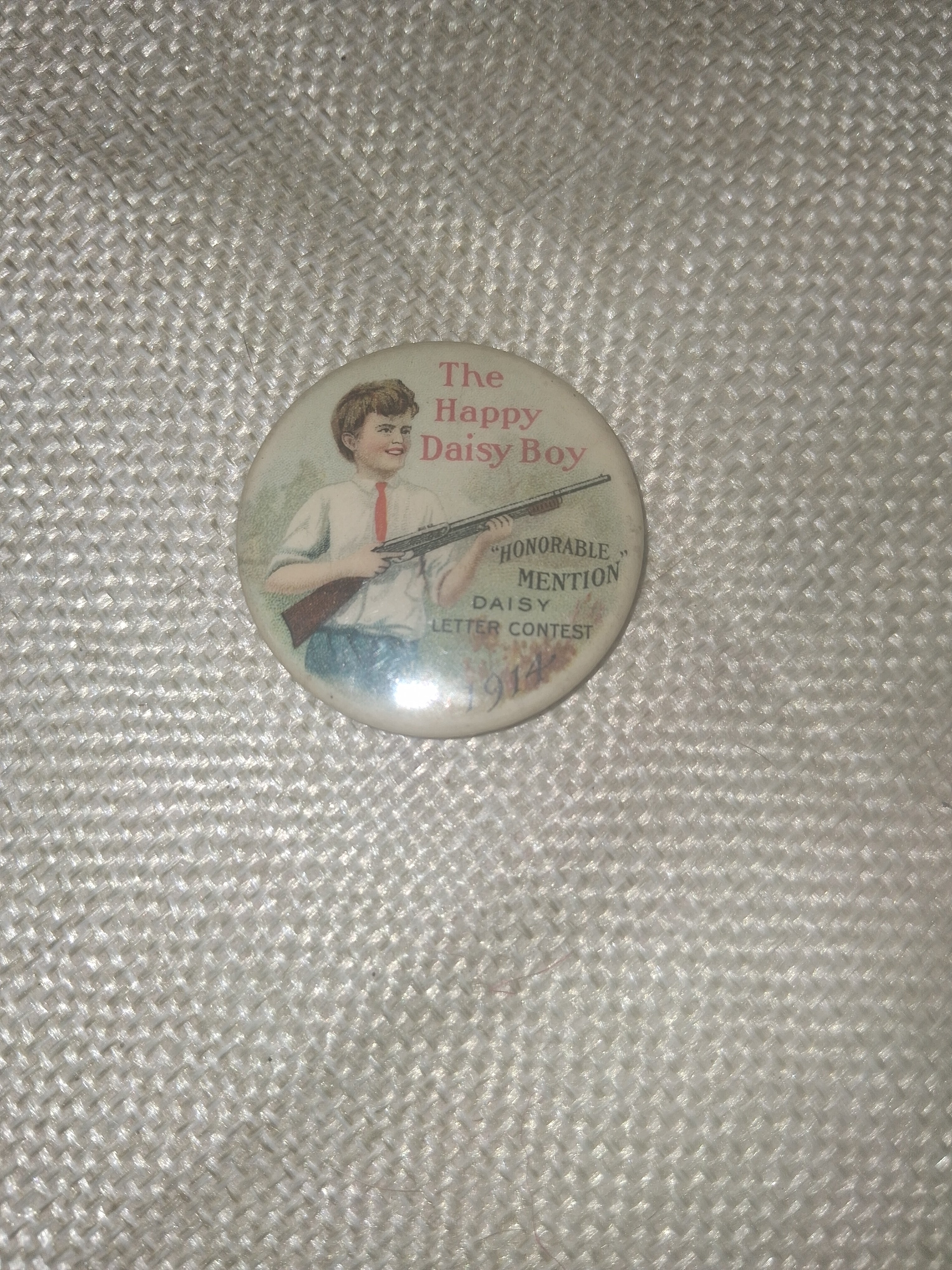 The Happy Daisy boy 1914 pinback advertisement